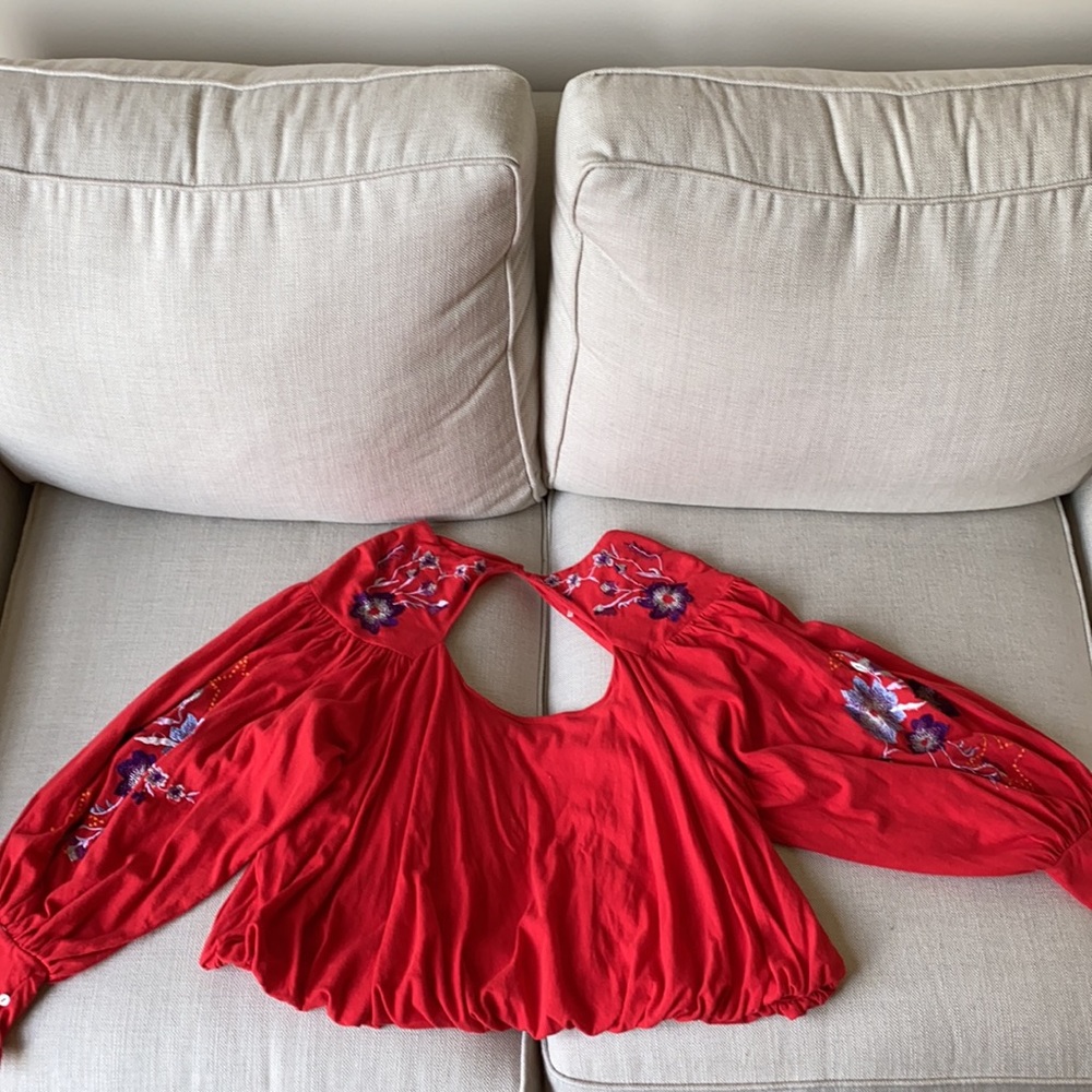 Red blouse - Picture 7 of 9